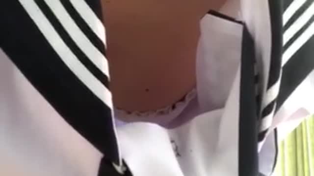 【自撮り】清楚なセーラー服の隙間から胸チラがめちゃくちゃエロい